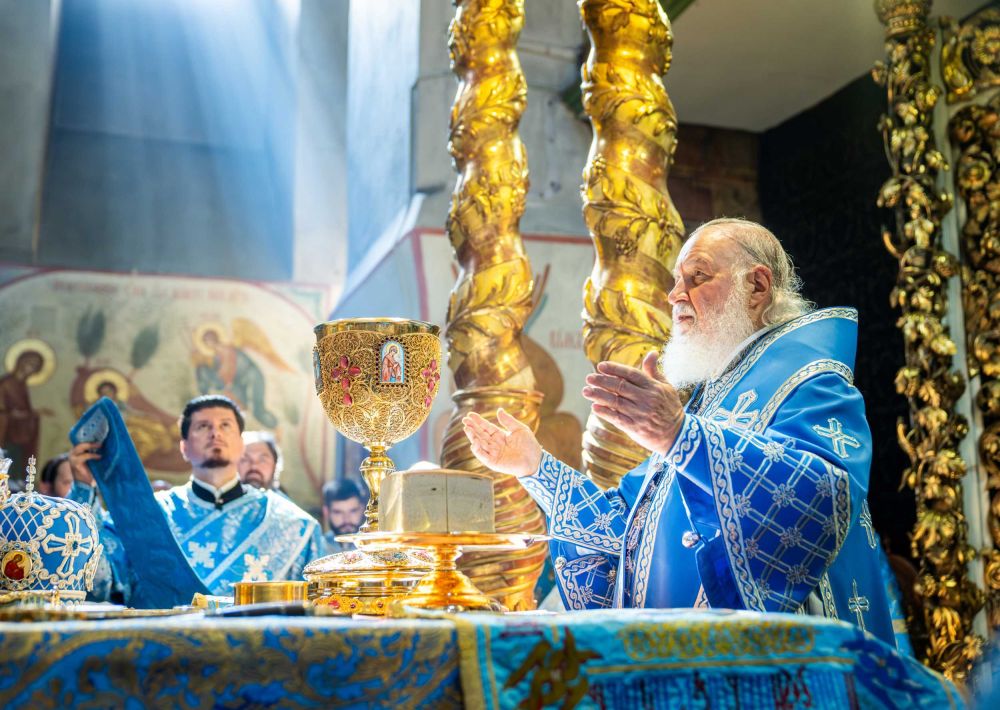 В праздник Донской иконы Божией Матери Предстоятель Русской Церкви совершил Литургию в Донском монастыре Москвы